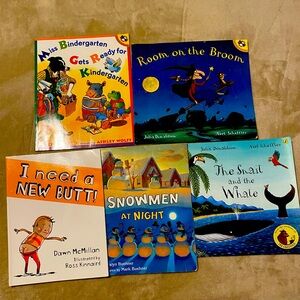 5 Soft Back Childers Book Bundle ,  Teachers Children’s Reading books 💕